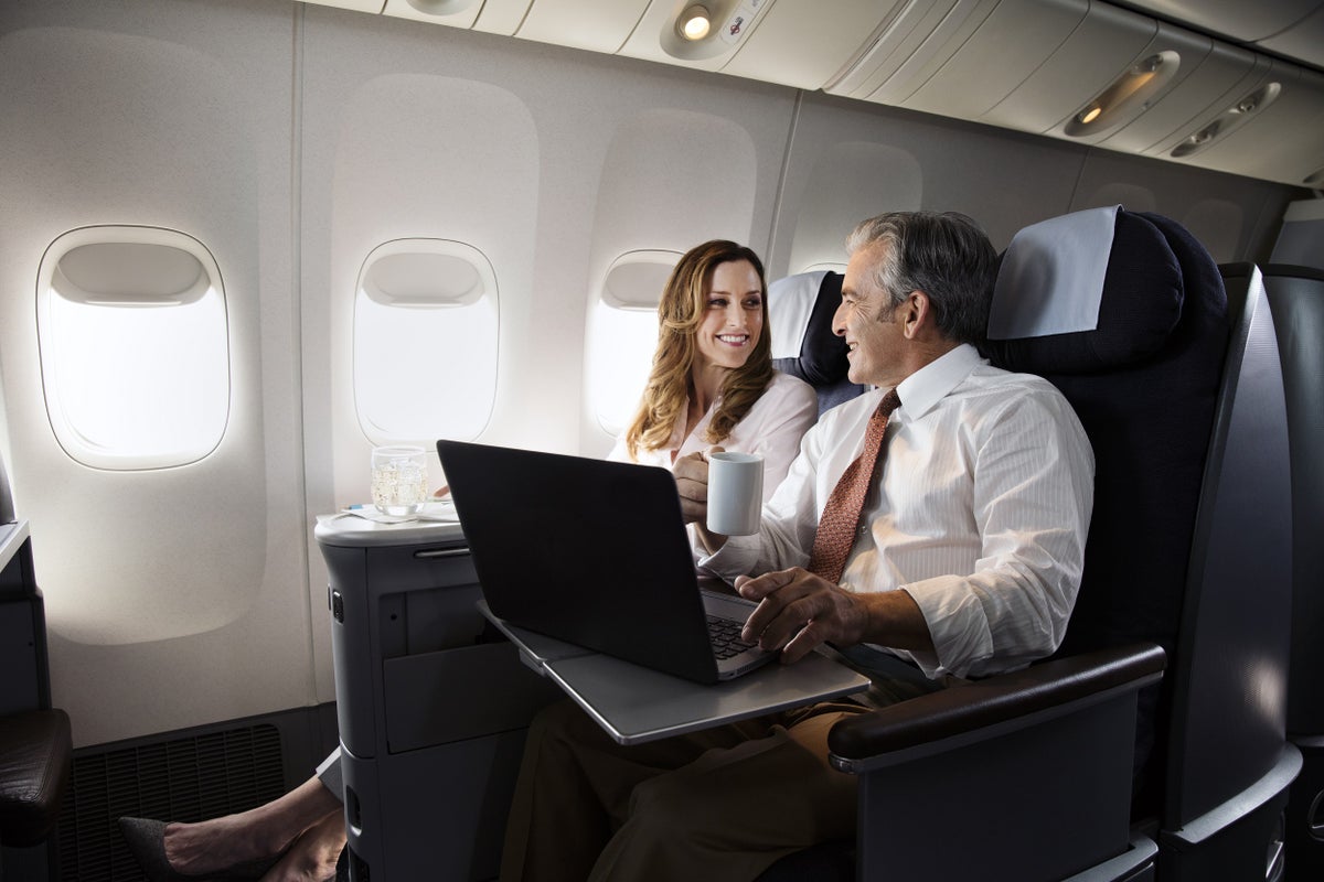 How To Upgrade to Business or First Class on United Airlines Flights
