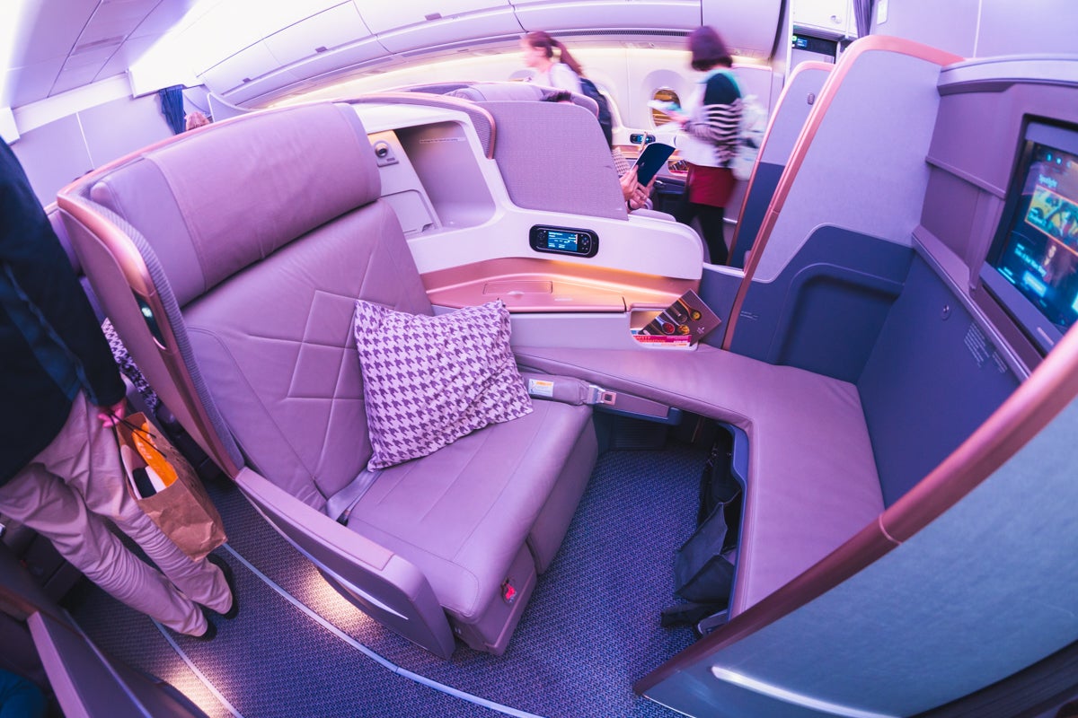 Greg Stone - Singapore Airlines Airbus A350 Business Class - Middle Seat