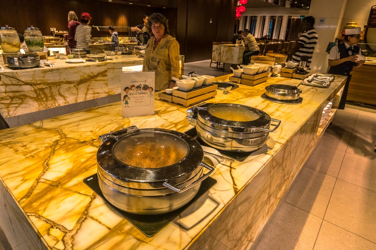 Singapore Airlines SilverKris Business Class Lounge Changi - Buf