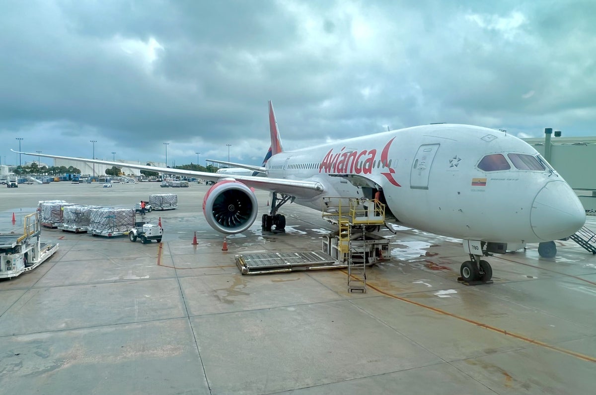 The Worst Value Business Class Flight I’ve Ever Taken: Avianca Boeing 787-8 Dreamliner [MIA to BOG]