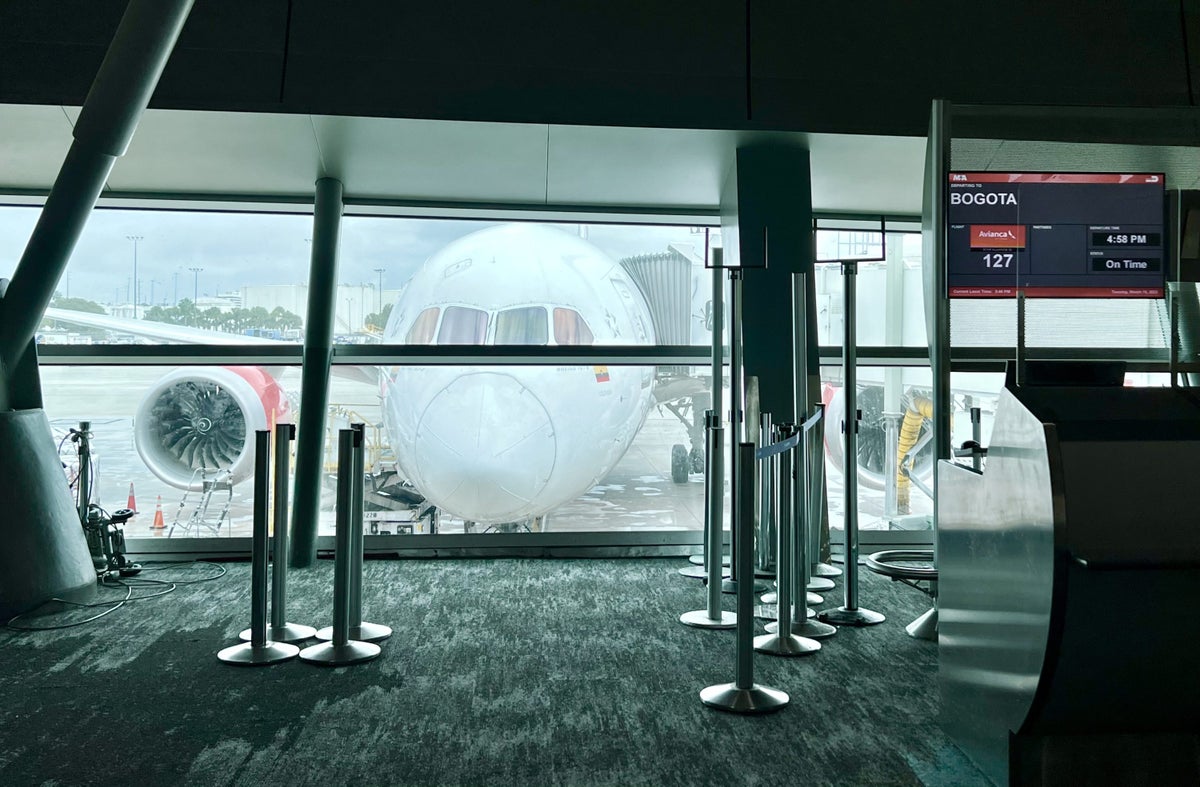 Avianca Boeing 787 Business Class MIA Flight 127