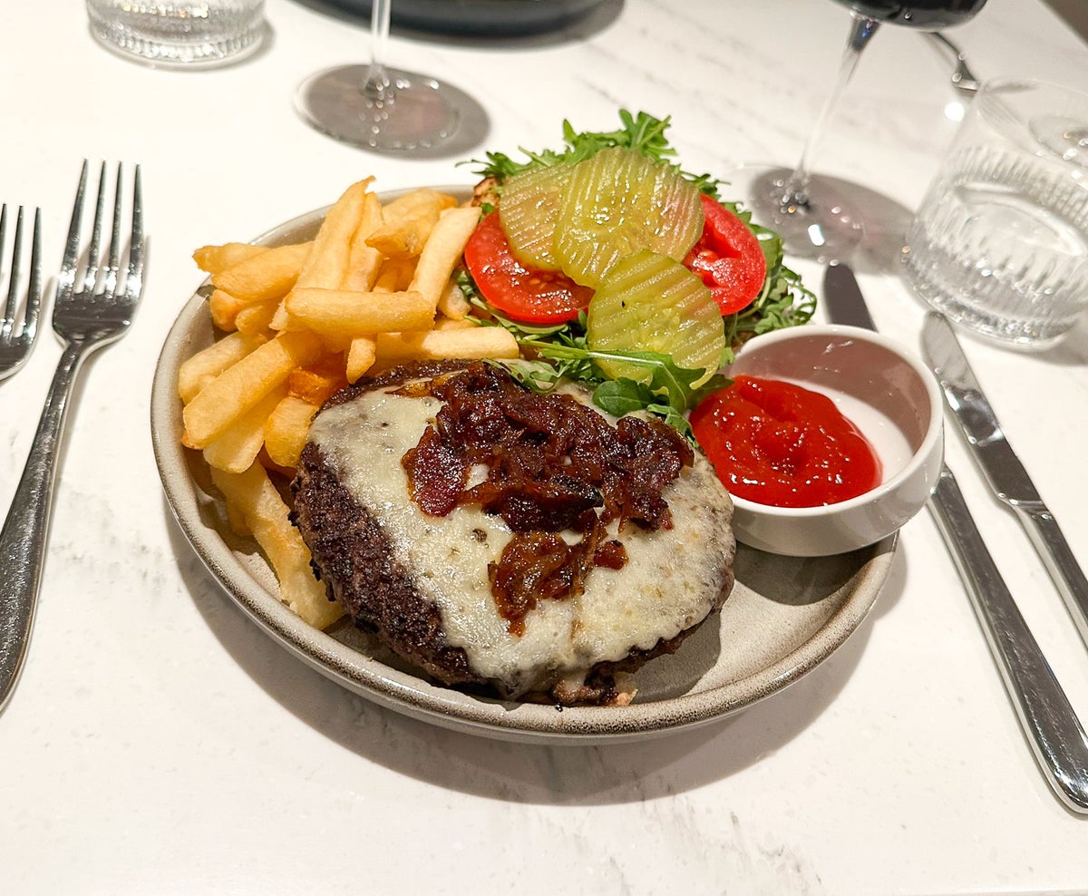 Chelsea Lounge JFK burger plate