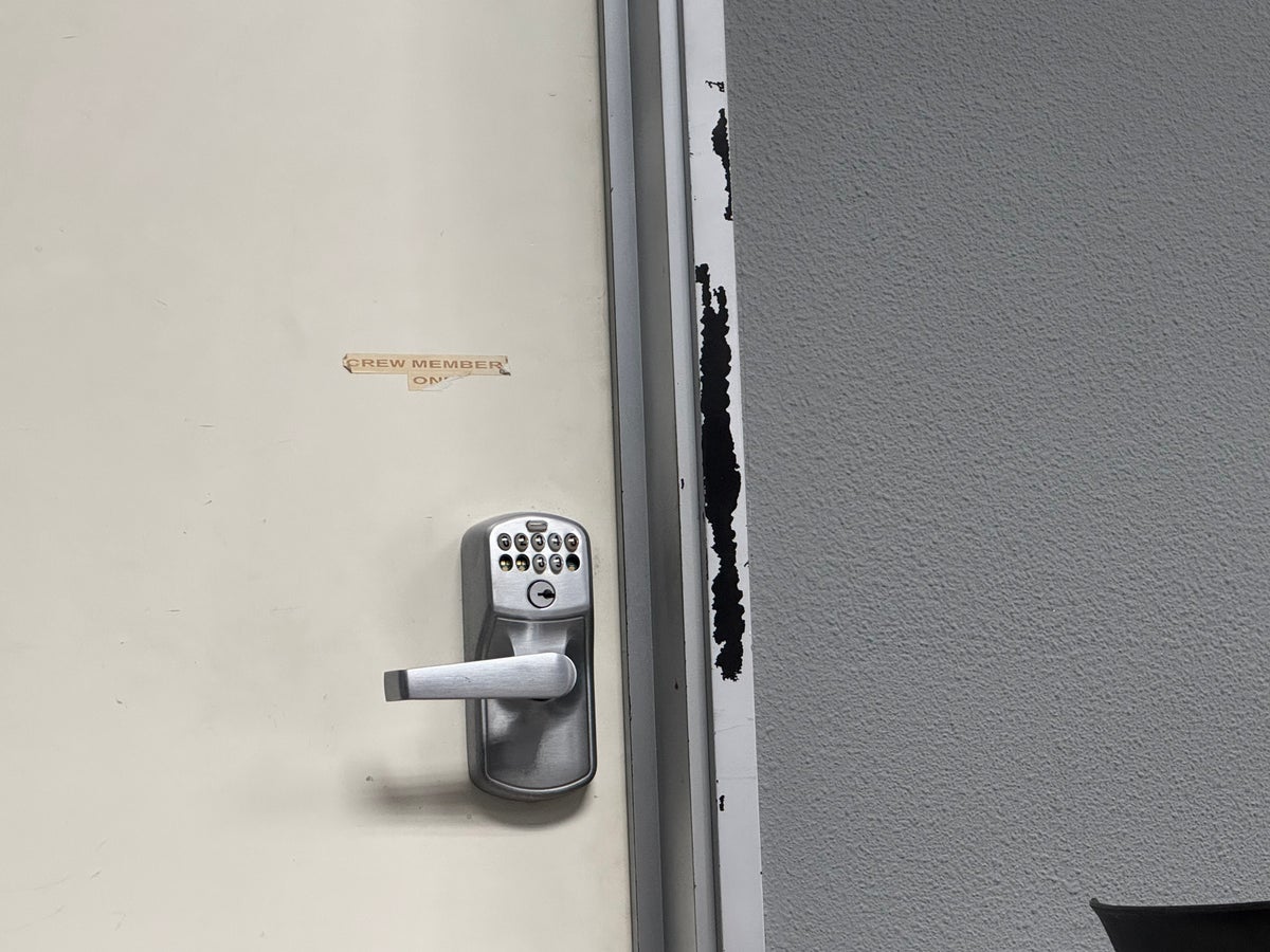 JSX lounge SNA damaged door